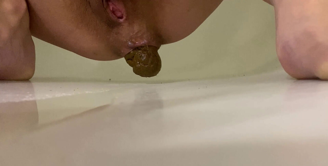 p00girl - I chew on a piece of shit and smear myself in a sexy mask, Eat, Eating