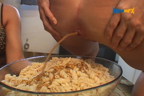Lizandra, Giovanna - Spicy Pasta, Big Shit, Lesbian