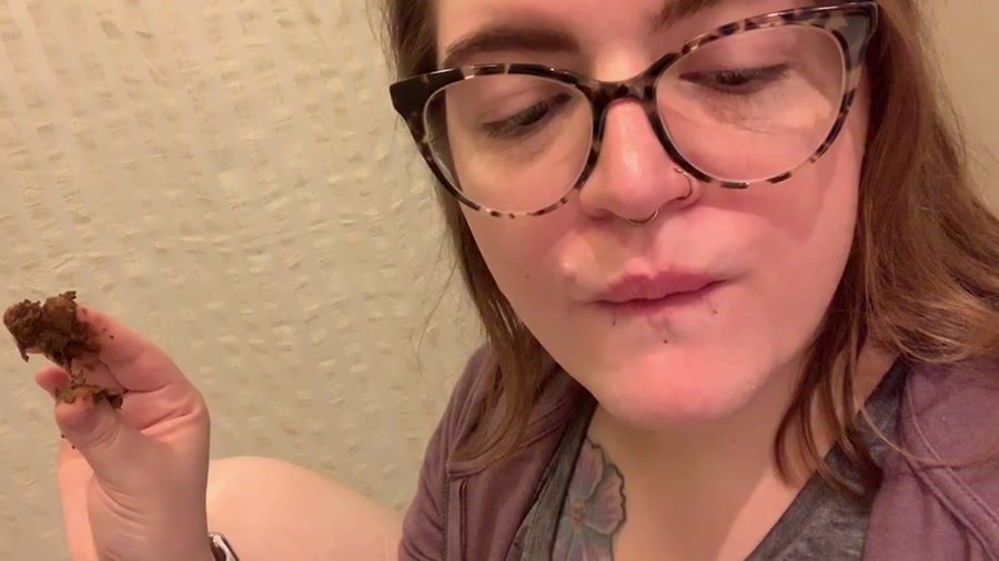 Download worthlessholes - Eating and playing with shit, Shitting Girls, Amateur ShitWorld.net