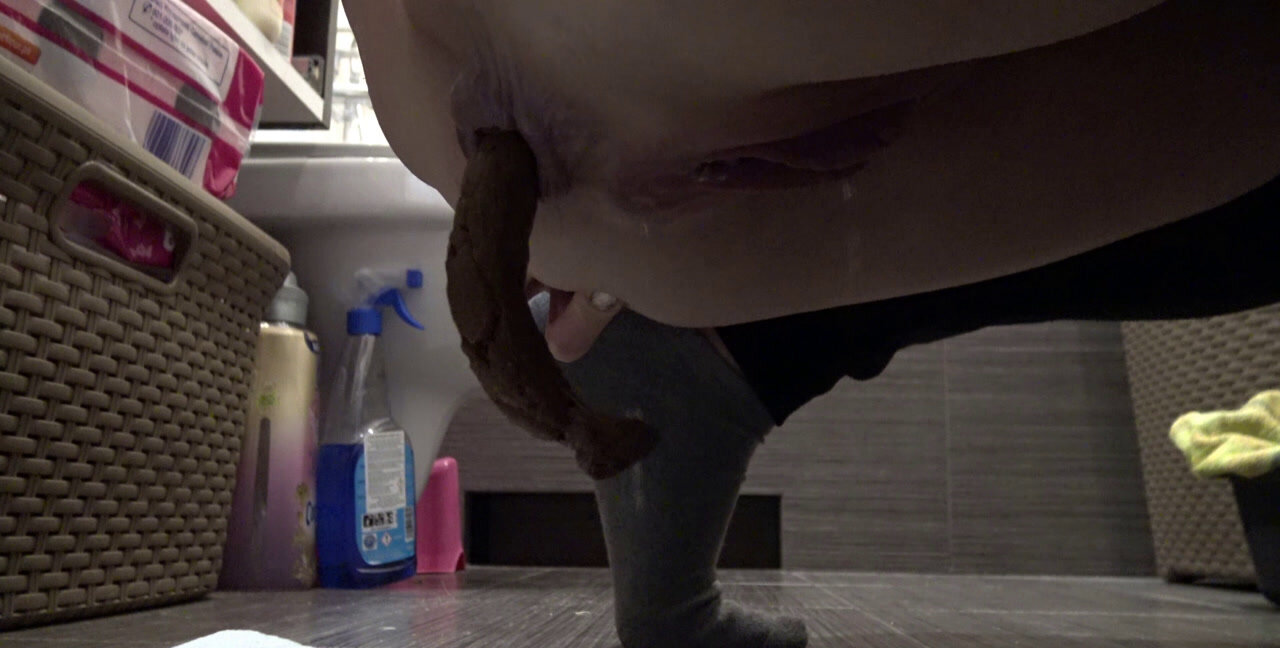 Download HotDirtyIvone - Biggest Poop Ever, Shitting Girls, Amateur ShitWorld.net
