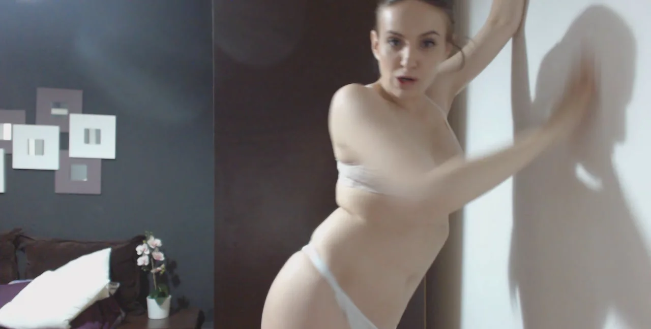 Download DianaSpark - Shit in a Plastic Box and Good Cream for Hands, Fetish, Scat ShitWorld.net