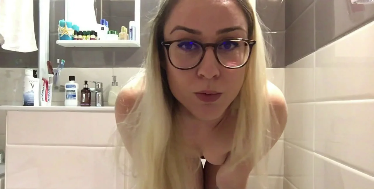 EllaGilbert - 7 Days Challenge, Amateur, Shit Masturbation