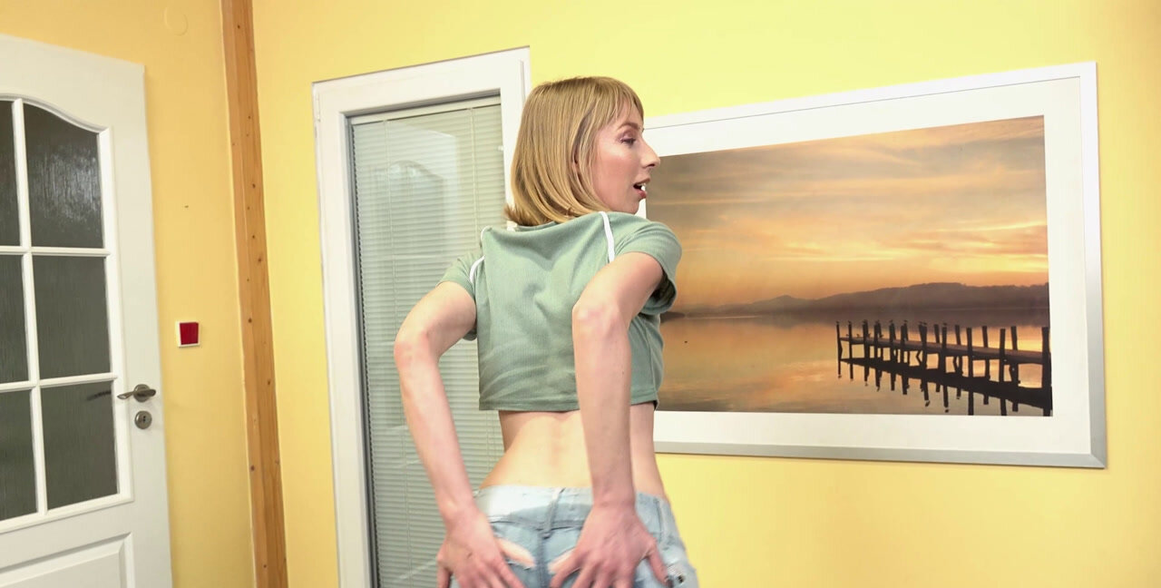 Download Alisia, Natinella, Alisha Ray - in Pee Puddle Play, Blonde, Solo ShitWorld.net