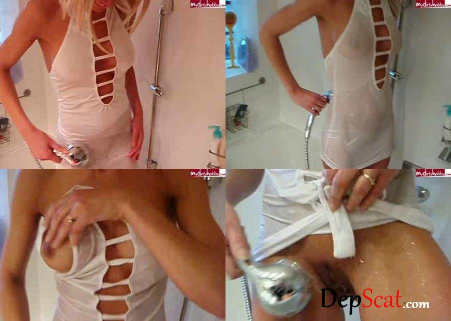 Mausi67 - Dusche im Minikleid, Outdoor, Squirting