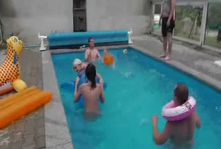 Download Gina-Bang - Von der Poolparty zur Fickorgie, Pissing, Gangbang ShitWorld.net