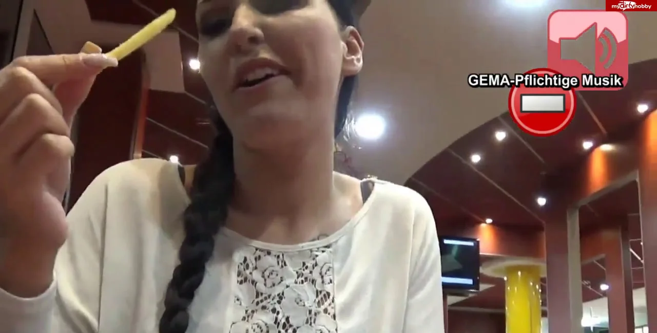 Mira-Grey, Vampira89 - IM Restaurant abgespritzt!, Facial, Anal