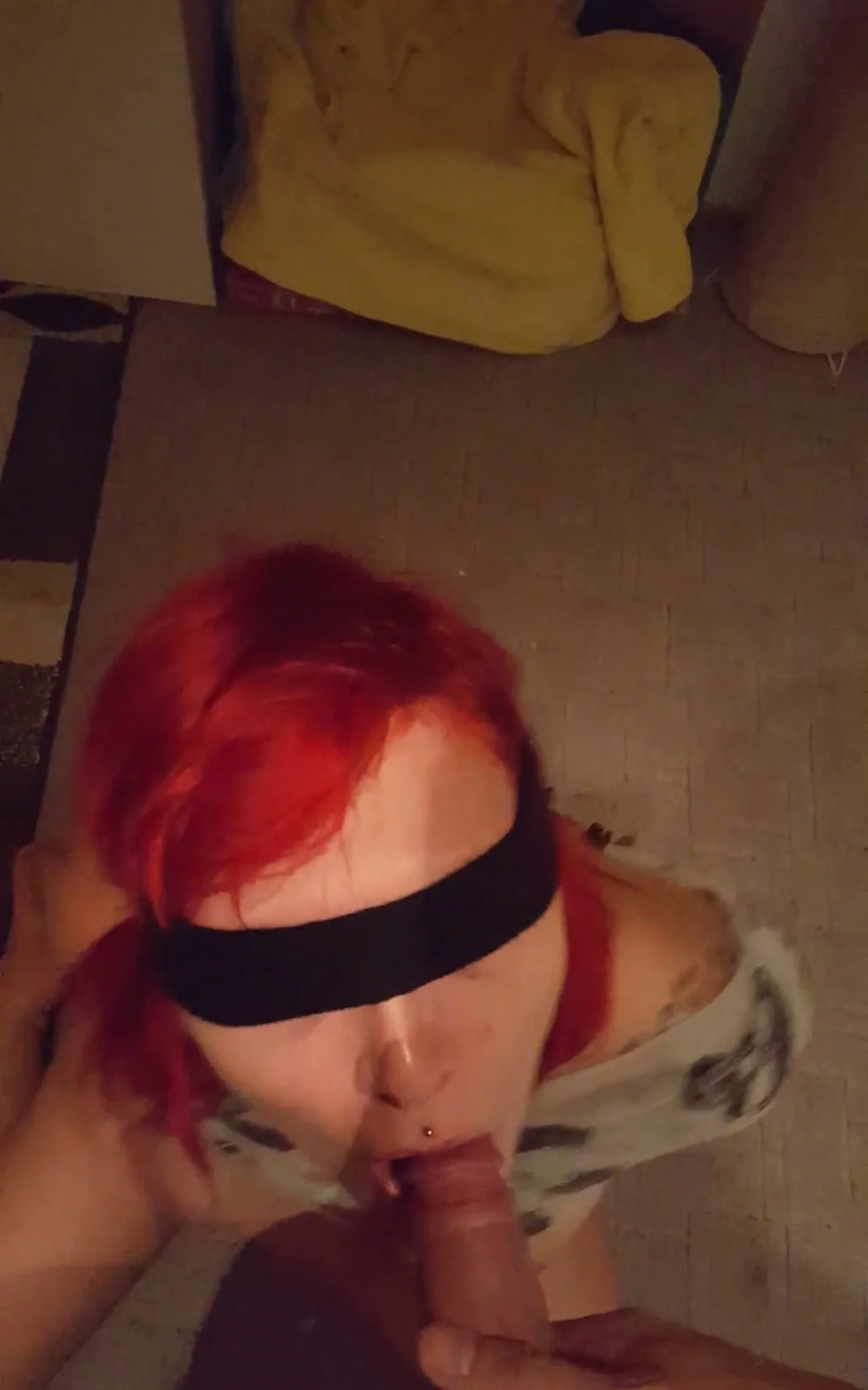 Perverse Almanac - Lustsklavin Mela bekommt volle Ladung ins Gesicht! mit, Pissing, German