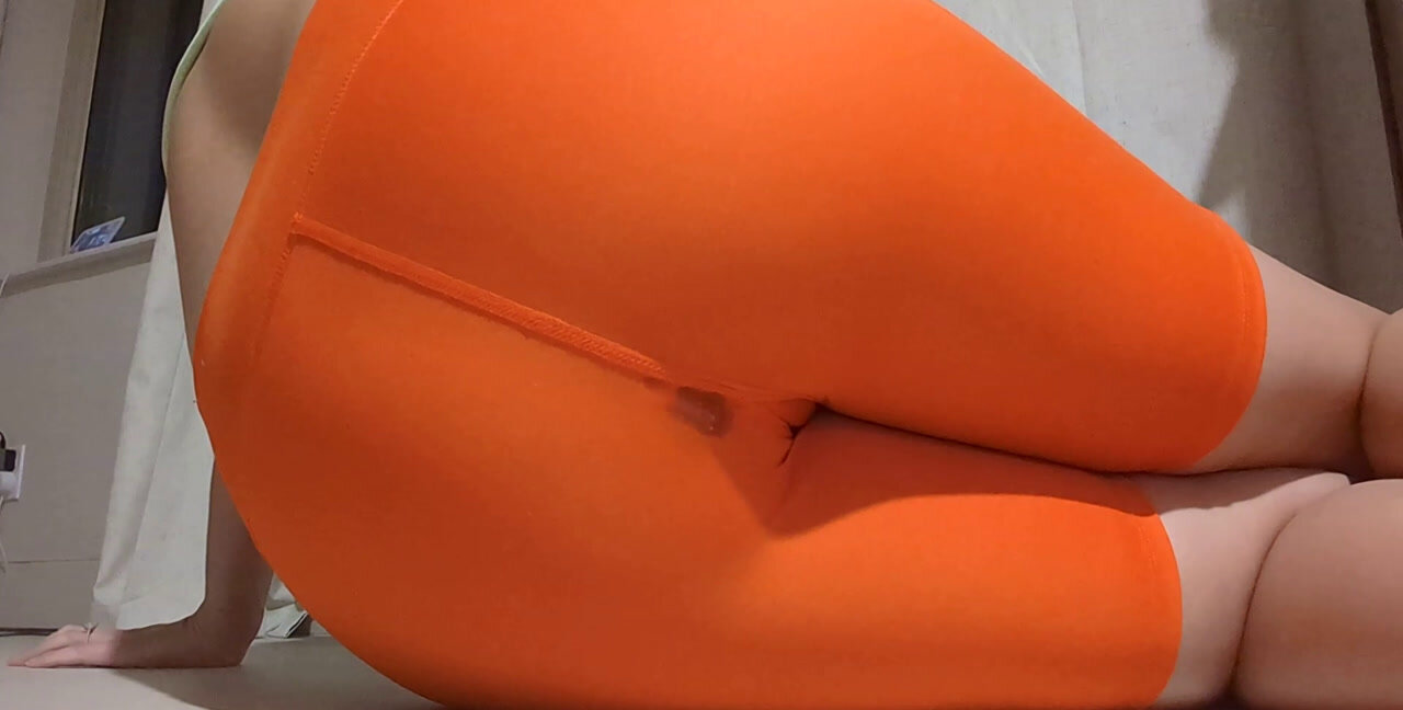 Panty - 3 For 1 woman shitting in pink leggings shorts, Leggs, Voyeur