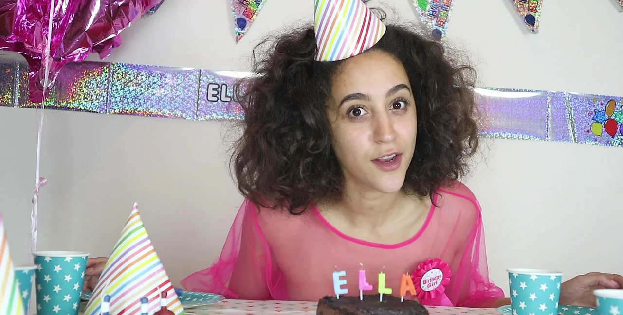 Download EllaDearest - Hand Finishing My Birthday Cake, Solo, Take A Crap ShitWorld.net