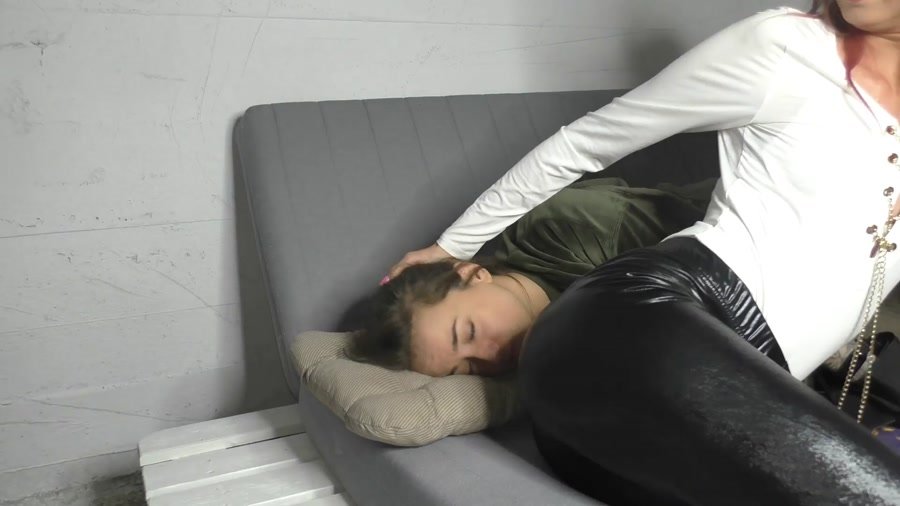 HotDirtyIvone - Sarah tortures Angie!, Smearing, Solo