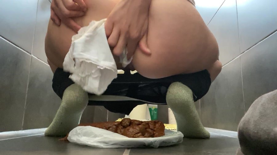 Download VeganLinda - Too big shit for the Plate… Pantycleaning, Solo, Scatting Girl ShitWorld.net