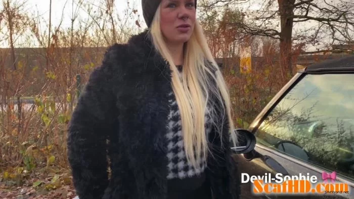 Devil Sophie - Park shit at McDonalds - the sausage had to get out UltraHD 4K / 339 MB