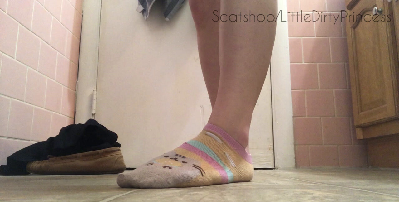 Download LittleDirtyPrincess - My nice wide load comes out in 2 parts, Shitting Girls, Amateur ShitWorld.net