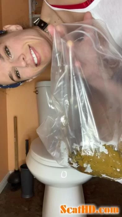 VibeWithMolly - School girl poops in bag UltraHD 2K / 623 MB