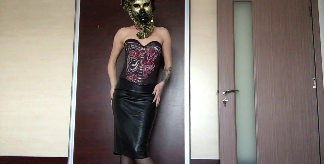 Download EllaGilbert - Happy full of shit Halloween, Solo, Scat ShitWorld.net