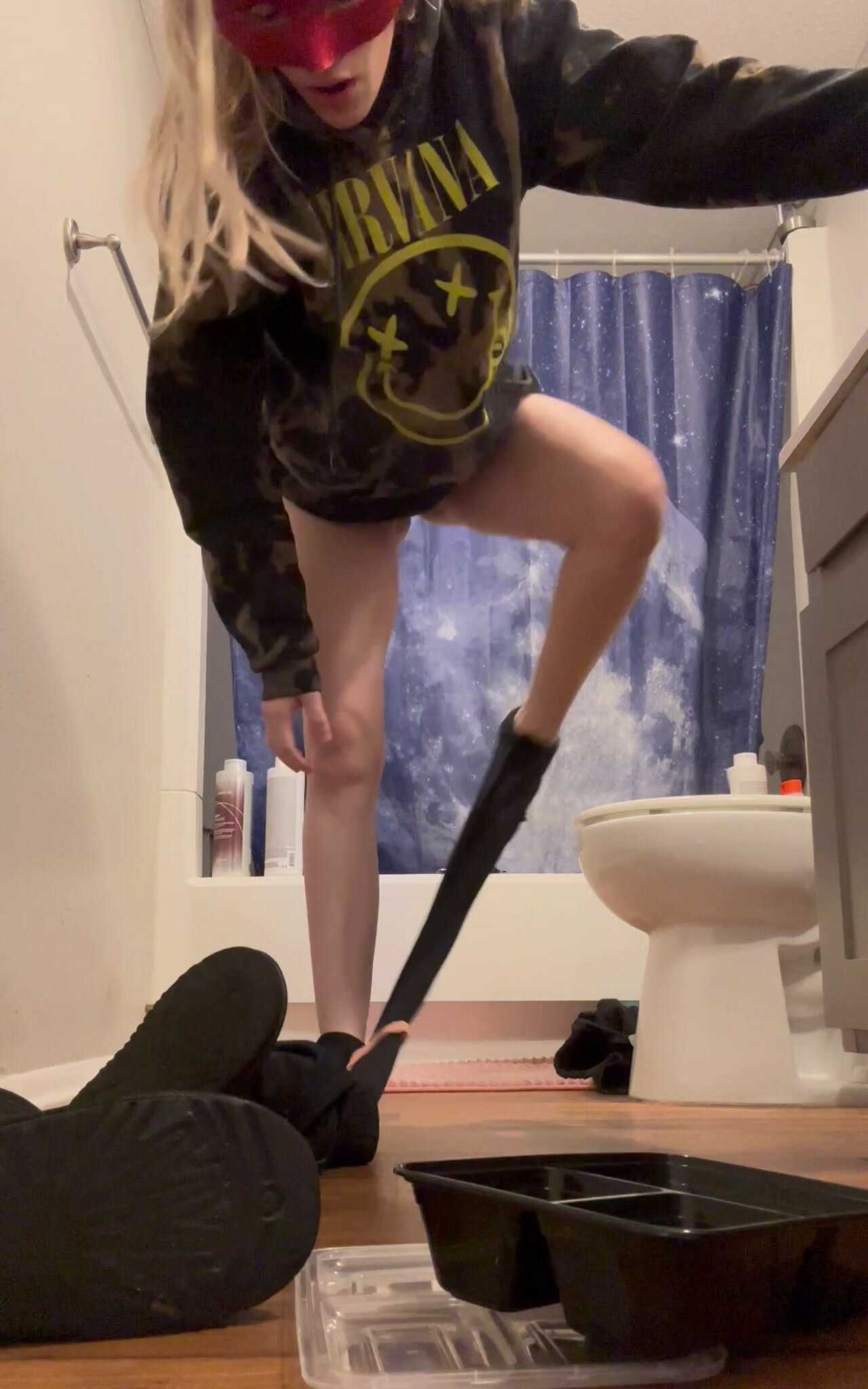 Download SarahWestChococlate13 - Urgently had to go, Smearing, Amateur ShitWorld.net