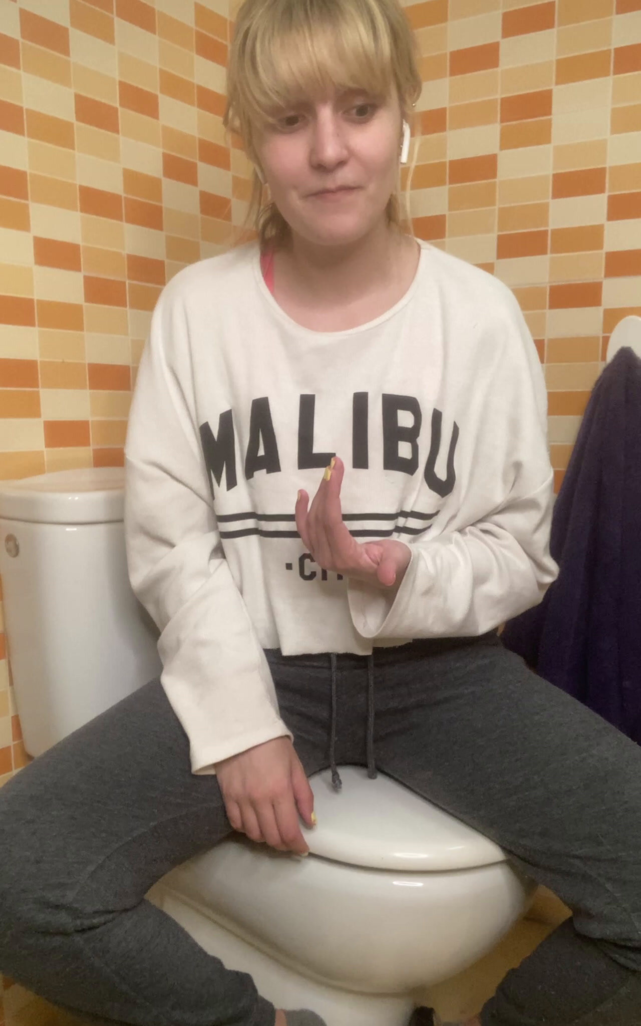 Download your_mariam - your mariam - Smearing shit all over my body, New Scat, Scatting Girl ShitWorld.net