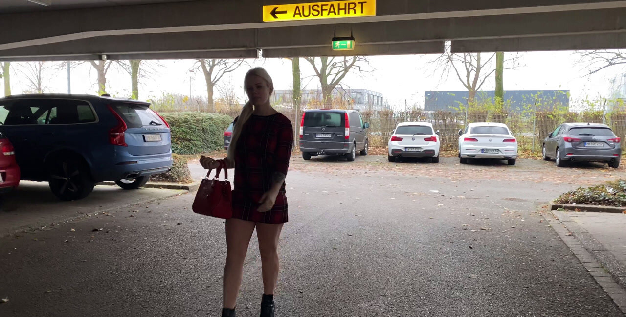 Devil Sophie - Staircase crash in the parking garage - that was a mess, Poop, Defecation