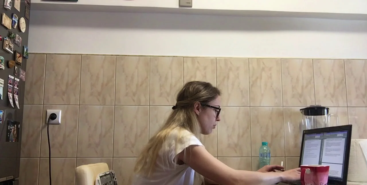 EllaGilbert - Small Kitchen Sink Poop, Scat Solo, Big Pile