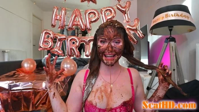 Ninounini - BIRTHDAY CAKE (PUKE): I eat a shitty cupcake! FullHD 1080p / 2.86 GB