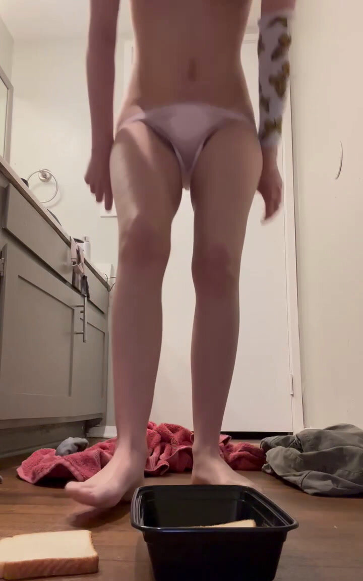 SarahWestChococlate13 - Making a HUGE shit sandwich, Madness, Solo