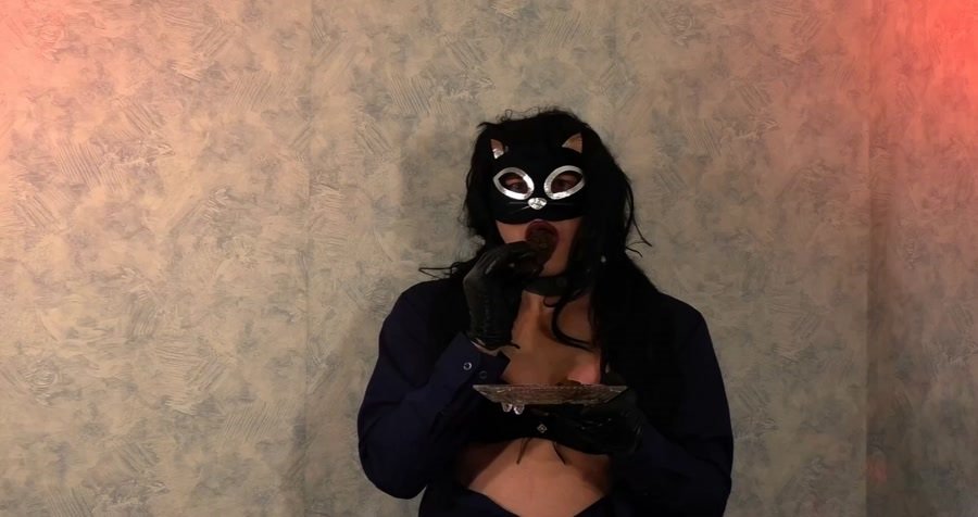 Laura - Smears and swallows, Masturbation, Latex