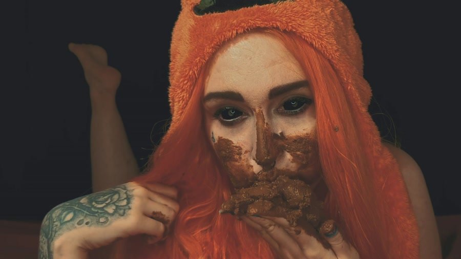 DirtyBetty - The natural warmth of fresh shit, Scatting Girl, Shitting Ass