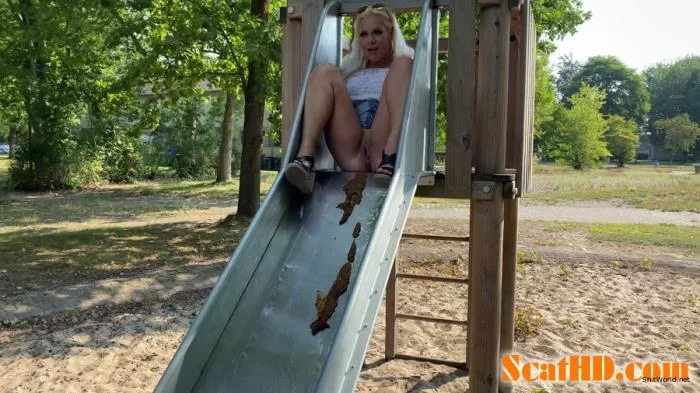 Devil Sophie - Perverse shit slide - only me dirty slide UltraHD 4K / 330 MB