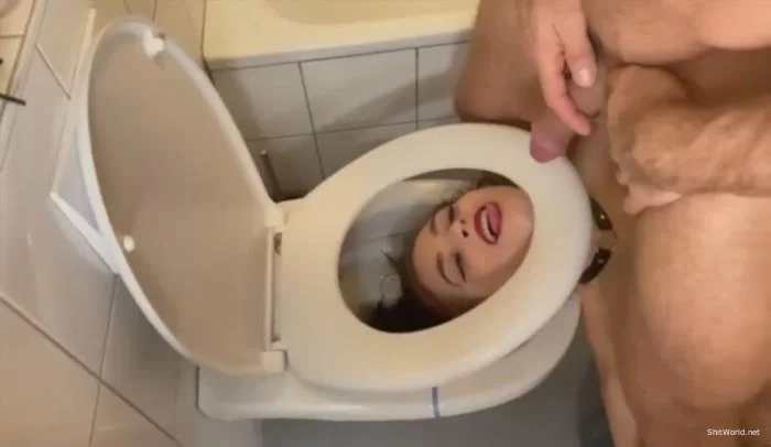 Dolly Dyson - Put your face in the toilet Pissed off by 2 guys HD / 56.2 MB