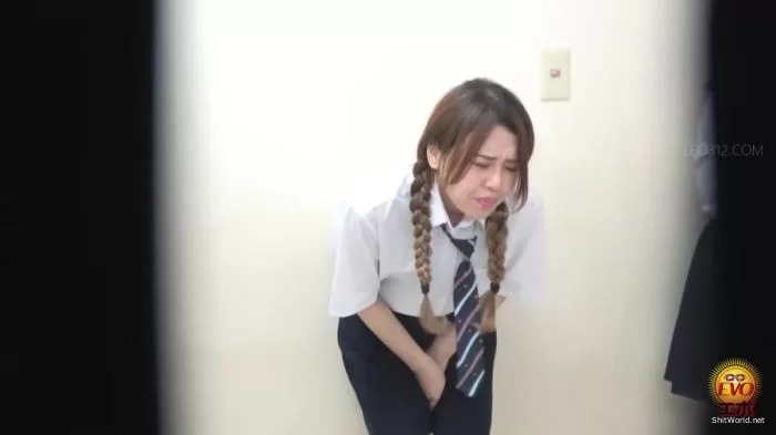 Female Students got Caught Pantyhose Pissing FullHD 1080p / 1.28 GB