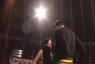 o Zirkus Popp Fotzendressur, Pissing