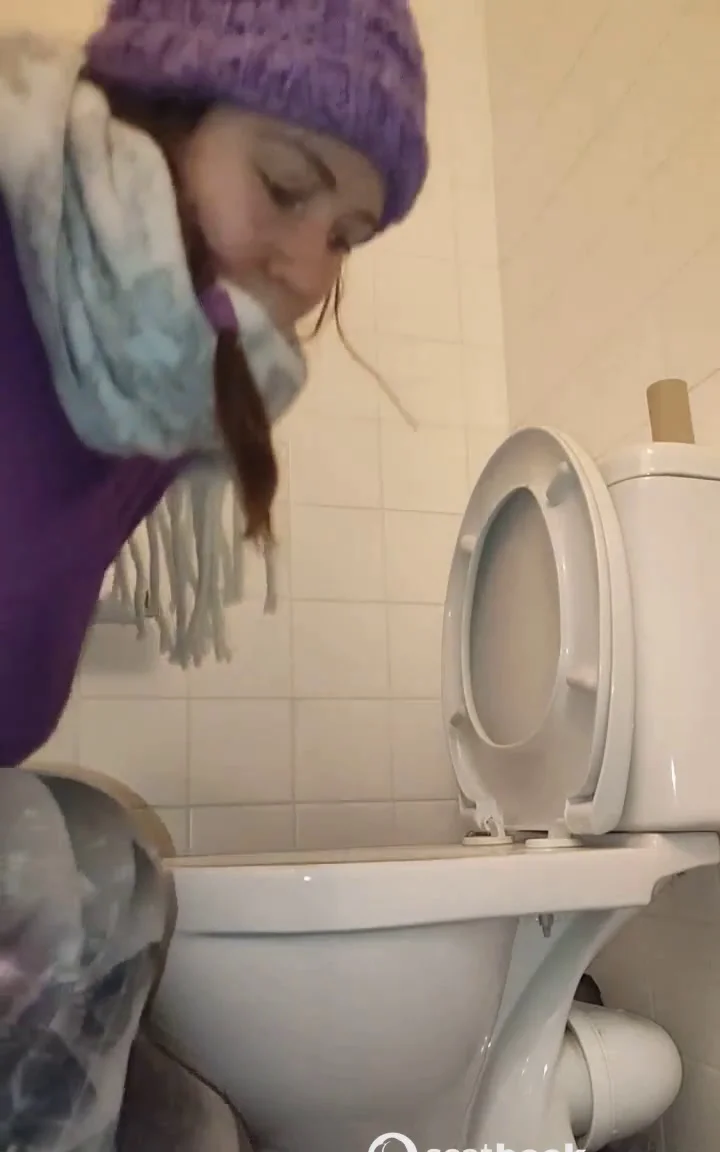 Scatting - Big load squatting with great ass and poop view, Big Pile, Solo