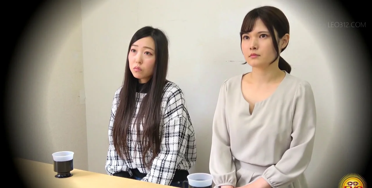 Piss Girls - EE-766 Beautiful models leaked pee during group drawing, Pissing, Asian