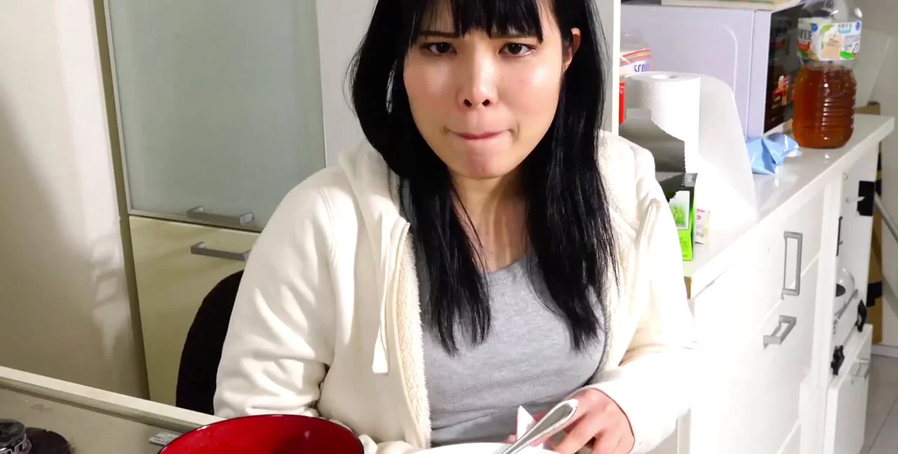 Asian Girl - Merchant Akari Must Poop, Japan, Solo