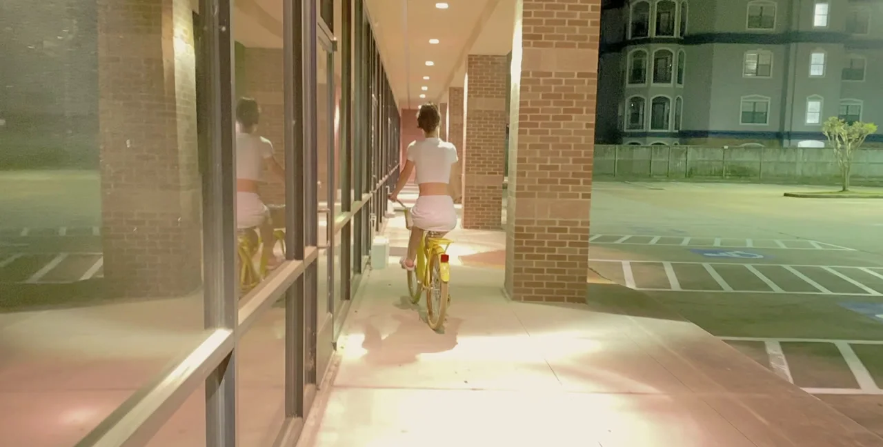 peachypoppy - Pissing While Riding My Bike, Solo, Pising