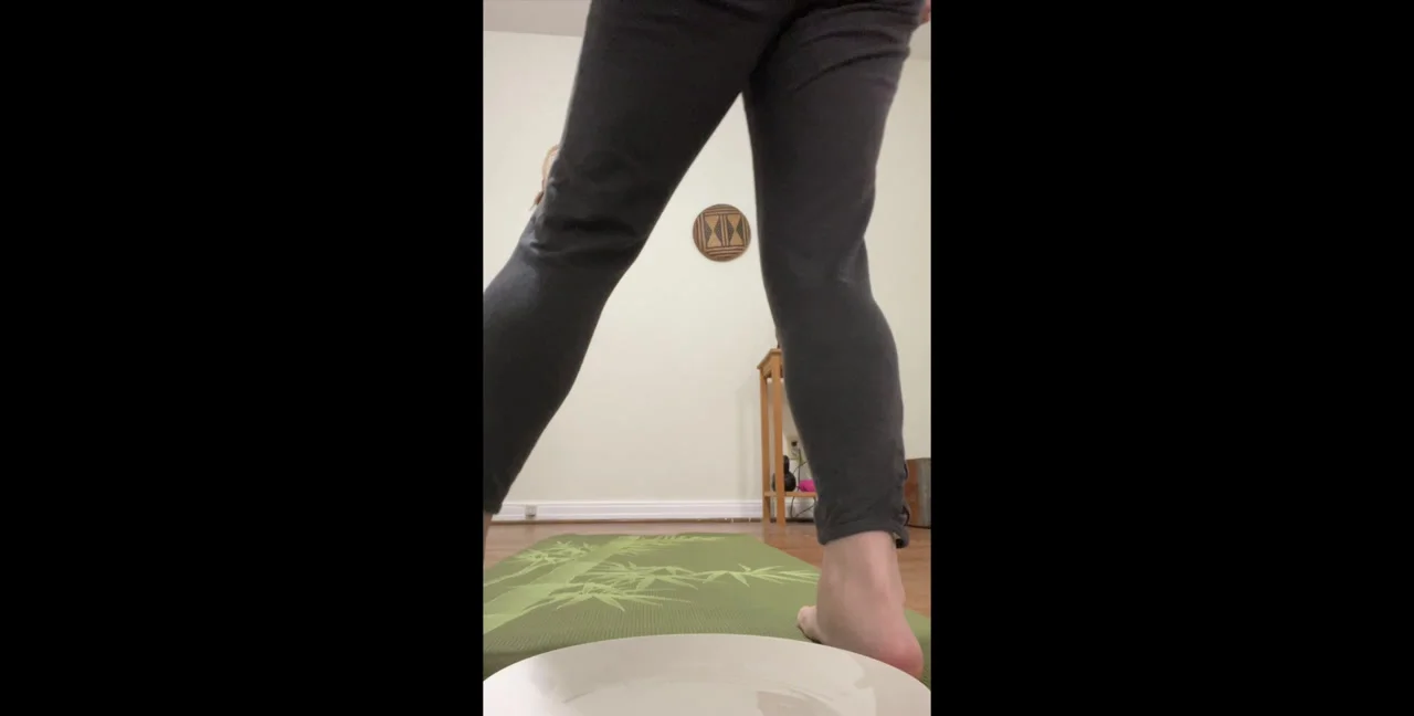 Layla Lee - Yoga and SHIT, Poop, Solo