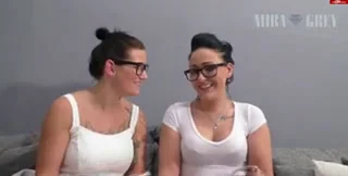 Mira-Grey, Vampira89 - 2 versaute Teeny Blas - Studentinnen, Brunette, Blowjob