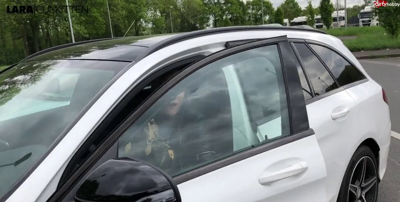 Lara-CumKitten - Parkplatz Date an der A42 Jeder darf mich benutzen und, Amateur, Homemade