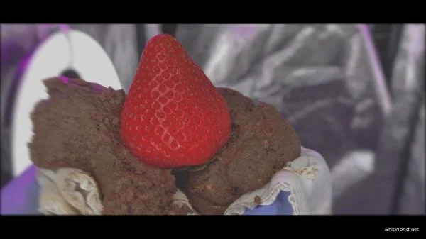 Shit Strawberries FullHD 1080p / 1.15 GB