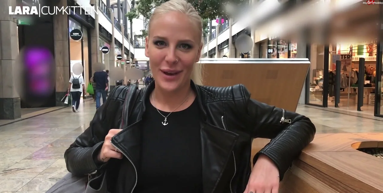 Lara-CumKitten - HOBBY HURE im Shopping Center ZERFICKT Public FACIAL, Blonde, Blowjob