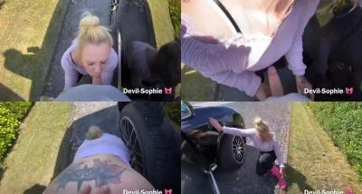 Devil Sophie - Mit Sperma Stiefel Shoppen - Geiler Parkenter mp4 FullHD 1080p / 124.45 MB