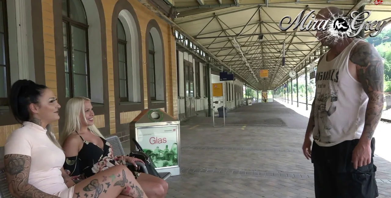 Download Mira-Grey, Vampira89 - Sperma Dusche mitten auf dem Bahnhof - Krassester Public, Pissing ShitWorld.net