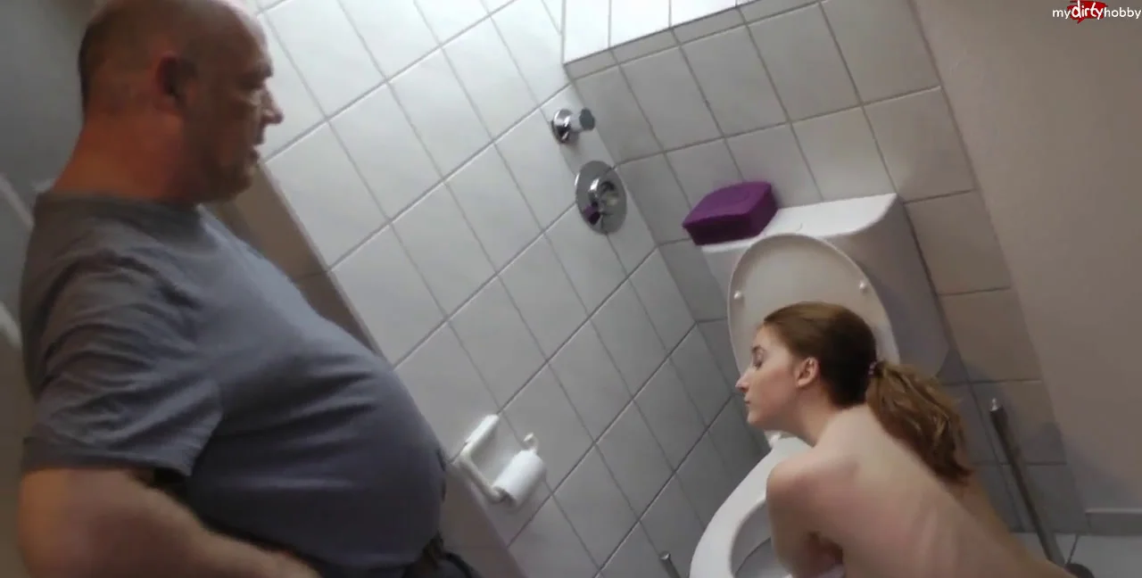 Download Lia-Louise - Trotz Übelkeit mit Pisse gegurgelt 20 11 16, Pissing, Squirt ShitWorld.net
