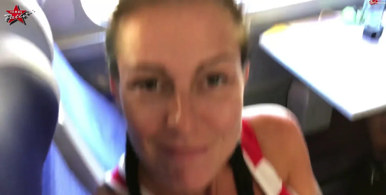 Download TexasPatti - Die Fahrkarten bitte - Public Blowjob im Zug 17 08 18, Amateur, Homemade ShitWorld.net