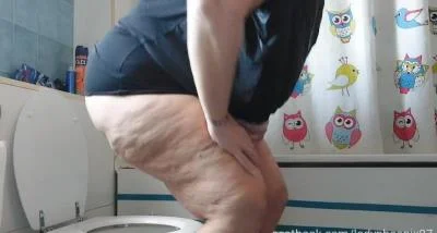 one wc, two asses HD 720p / 78.68 MB