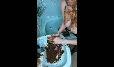 Cleaning the shitty sink HD 720p / 357.38 MB