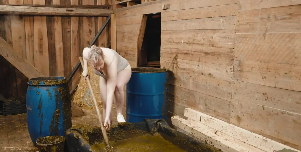 Lyndra Lynn - Cleaning ends in a mess, Slurry, Squirting