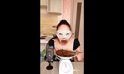 Speed shit eating with 3 loads HD 720p / 536.57 MB