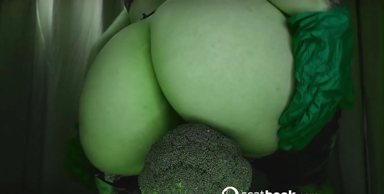 Download SweetBettyParlour - I am the Green Giant, Scat, Fisting ShitWorld.net