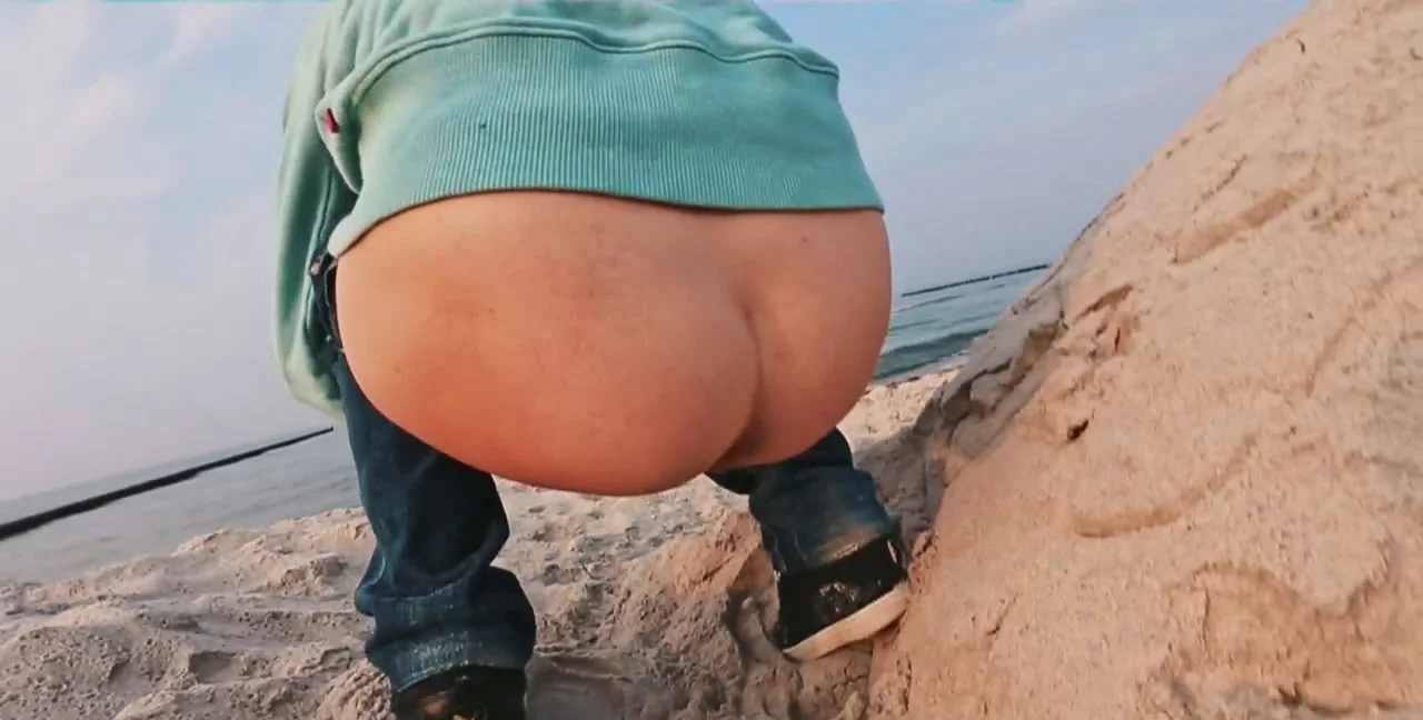 Download Mia Skye, MiaRoxxx - Beach Shitting, Defecation, Pooping ShitWorld.net
